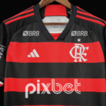 Kwai na camisa do Flamengo